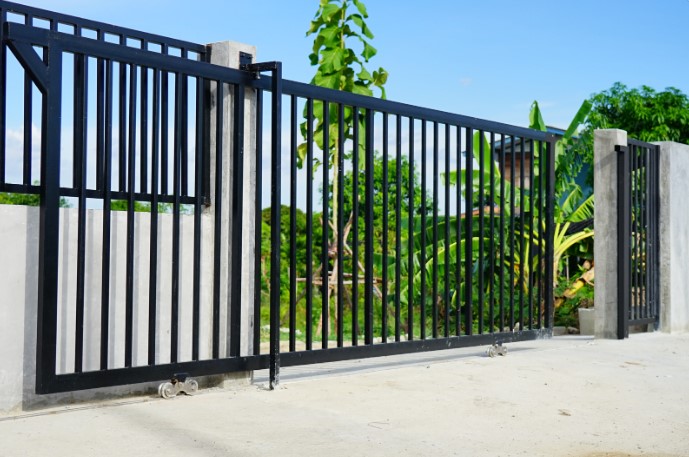 Сравнение откатных ворот с другими типами: плюсы и минусы